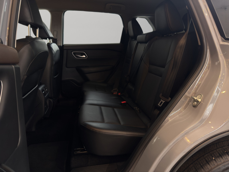 Nissan X-Trail  5 pts. Exclusive, TA, piel, RA-18 2024